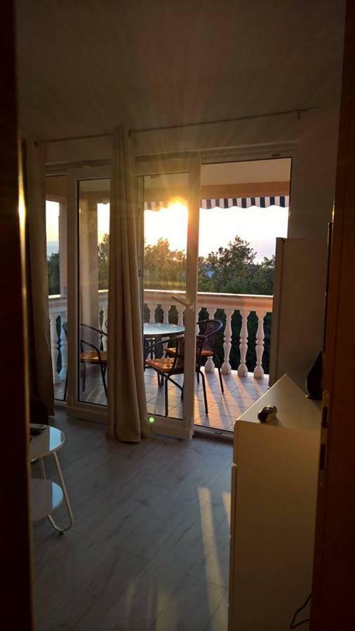 Apartment Poleti Малинска Екстериор снимка