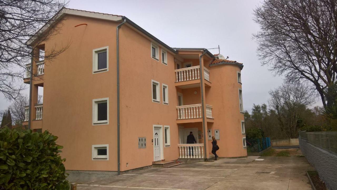 Apartment Poleti Малинска Екстериор снимка